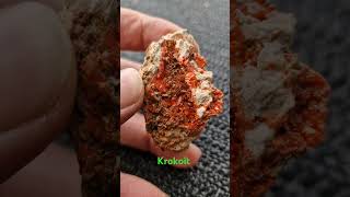 Kleine Stufe Krokoit aus Sachsen mineralien kristalle erzgebirge [upl. by Sioled]