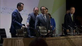 Cop21 Arrivée de Francois Hollande au Bourget [upl. by Girand]