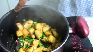 Sakafo Malagasy  henankisoa sy petit pois  pork and peas [upl. by Sirehc]