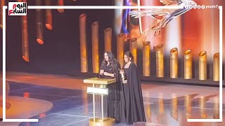 دنيا وايمى سمير غانم تبكيان علي مسرح حفل جوائز JOY AWARDS بعد تكريم والديهما [upl. by Atilemrac]