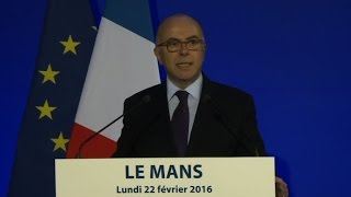 Cazeneuve quot326 mineurs isolésquot à Calais et GrandeSynthe [upl. by Jacobine]