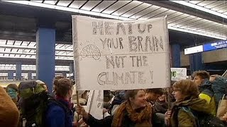 Warschau Proteste gegen Klimawandel [upl. by Kcerb]