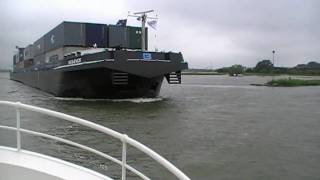 Reddingsactie door motorvrachtschip op de Waal Deel1 [upl. by Itida477]