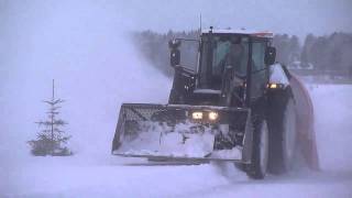 Valmet 665 med snöslunga [upl. by Lavelle]