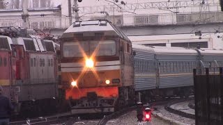 ТЭП700188 с пригородным quotДжанкойСимферопольquot прибывает на ст Симферополь КЖД [upl. by Aleina]