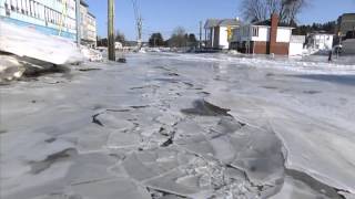 Inondations  rues glacées à SaintRaymond [upl. by Trembly634]