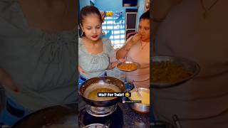 Peeche dekho peeche 😳🤣  funnyshorts comedyvideo shortsfeed umercomedystar funny fun omg [upl. by Issie]