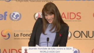 Lotta allAids Carla Bruni difende la sua fondazione [upl. by Letsirhc]