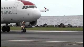 Taca a319 Landing at Roatán MHRO Honduras [upl. by Nnaeilsel]