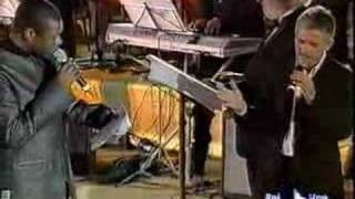 Francesco Gravina  con Bungaro e Youssou NDour  Guardastelle Epifania 2005 Rai 1 [upl. by Beore978]