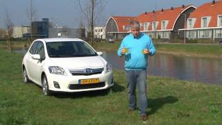 Review Toyota Auris Full Hybrid Consumentenbond [upl. by Staley]