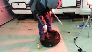 Reifen montieren per Hand  Manual tire mounting by hand [upl. by Burdett]