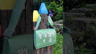 活用書包，創意又有特色的步道標示creative schoolbag road sign [upl. by Harden73]