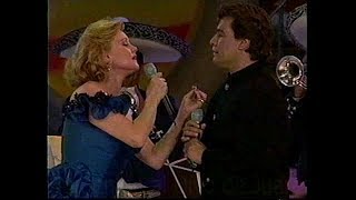 Juan Gabriel y Rocio Durcal El Destino en el Festival Acapulco 97 [upl. by Alleirbag]