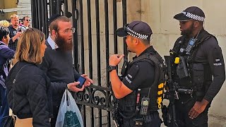 RUDE IDIOT CALLED OUT AND SPOKEN TO BY POLICE AFTER MOCKING the Guard at Horse Guards [upl. by Gardas]