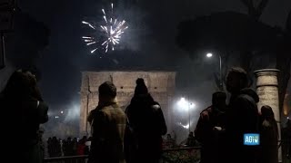 Capodanno i festeggiamenti in centro a Roma tra il Colosseo e il Circo Massimo [upl. by Arondell262]