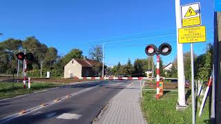 Przejazd kolejowy Babice  Oswiecim ul Grunwaldzka  Polish Railroad crossing 踏み切りポーランド 4K [upl. by Faulkner237]