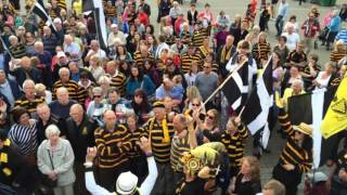 Trelawneys Army sing as Cornwalls rugby heroes arrive in Truro [upl. by Eemyaj]