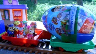 PATRULLA CANINA y el TREN del HUEVO GIGANTE juguetes PAW PATROL toys PATRULLA CACHORROS egg surprise [upl. by Alvar]