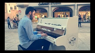 Street Piano Una Mattina Ludovico Einaudi [upl. by Gytle]