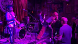 The Foxies  “Screws”  Live in Dallas [upl. by Nanine]