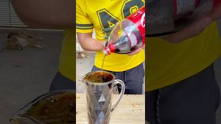 Uma coquinha dentro da CocaCola 😱🤣 funny shorts [upl. by Ruosnam864]