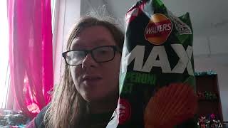 Walkers max pepperoni feast review pizza party or pizza poorly [upl. by Ocirnor]