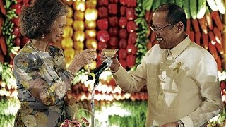 Presidente de Filipinas Benigno Aquino III habla español en la visita de la Reina Doña Sofía [upl. by Ataynik879]