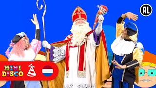 WIE KOMT ER ALLE JAREN  Sinterklaasliedjes  Sint en Piet  Minidisco [upl. by Aicilat]