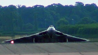 🇬🇧 Vulcan Bomber Jet Appears Over The Runway Brow at RAF Waddington Airshow [upl. by Howe]