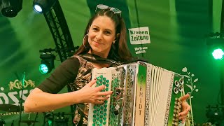 Claudia Hinker spielt Großglocknerblick von Slavko Avsenik auf ihrer Steirischen Harmonika [upl. by Devaj]