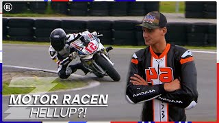 SNELLER door de bocht met Bo Bendsneyder 🏍  HELLUP Motorracen  Zappsport [upl. by Adalie594]