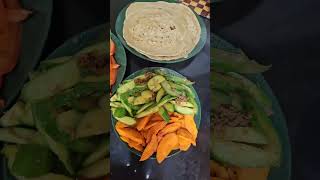 A paratha platter 🫶 pringlesandferr cookingwithferr pringlesandferr musicfood dubaifoodtrip [upl. by Edahc]