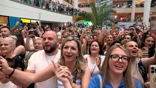 Super atmosferë me ikonën e muzikës shqipëtare Sabri Fejzullahu 💜 në Prishtina Mall [upl. by Hayley771]