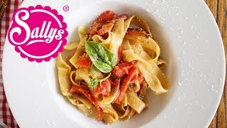 Pasta Peperonata – Fettucine mit cremigem Paprikagemüse  Sallys Welt [upl. by Obrien]