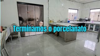 TERMINAMOS A INSTALAÇÃO DO PORCELANATO 🤩 [upl. by Vedi]