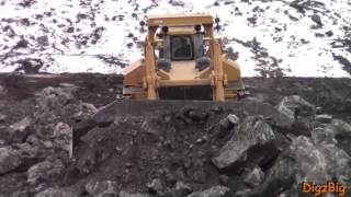 CAT D11  Power Push [upl. by Fi563]