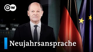 Erste Neujahrsansprache des Bundeskanzlers Olaf Scholz  DW Nachrichten [upl. by Neetsirk]