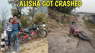 ALISHA LE PRACTICE GARDA DIRT BIKE CRASH BHO😱  POKHARA ENDURO MOTO CROSS  alishakhadgi9769 [upl. by Reffinnej367]