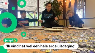 Coronahobby familie maakt puzzel van 42000 stukjes [upl. by Aleakim]