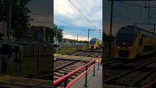 Groene virm komt aan op station deurne [upl. by Aynotak495]