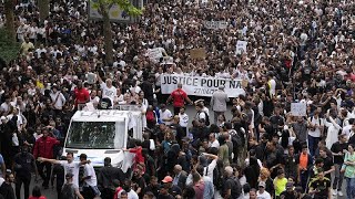 Corteo bianco per le strade di Nanterre in omaggio a Nahel nuovi scontri tra Polizia e manifestanti [upl. by Ulrica]