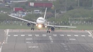 Awkward crosswind landings  AMAZING [upl. by Zink]