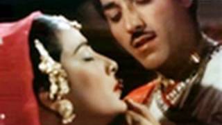 Pi Ke Ghar Aaj Pyari Dulhaniya Chali Video song   Mother India [upl. by Suolevram]