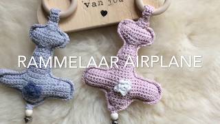 Rammelaar Airplane handmade by juf Sas met gratis haakpatroon [upl. by Ahsened]