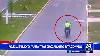 Policía sale volando tras impactar su moto contra auto estacionado en Trujillo [upl. by Kryska]