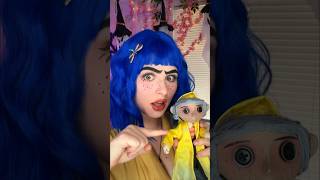 CORALINE y la CREEPY HISTORIA de su CABELLO AZUL 😱💙 HalloweenWithShorts [upl. by Aryn584]