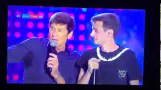 Gianni Morandi cade dal palco a Radio Italia Live Palermo [upl. by Schnur737]