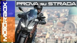 Yamaha XMax 300 2017 la prova di MotorBox [upl. by Akkinahs]