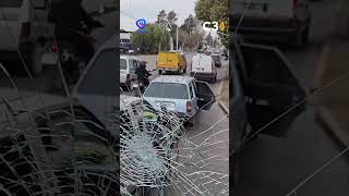 Le rozaron el auto y destrozó el parabrisas con un trabavolantesn sucedió en la ciudad de Córdoba [upl. by Nameerf]